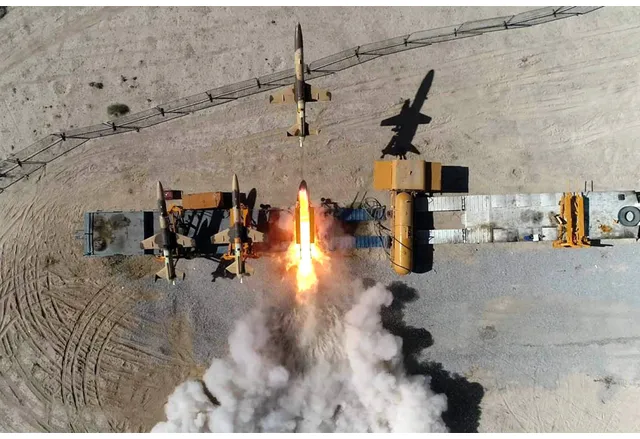 Израел обяви че Иран е изстрелял дронове камикадзе и ракети към