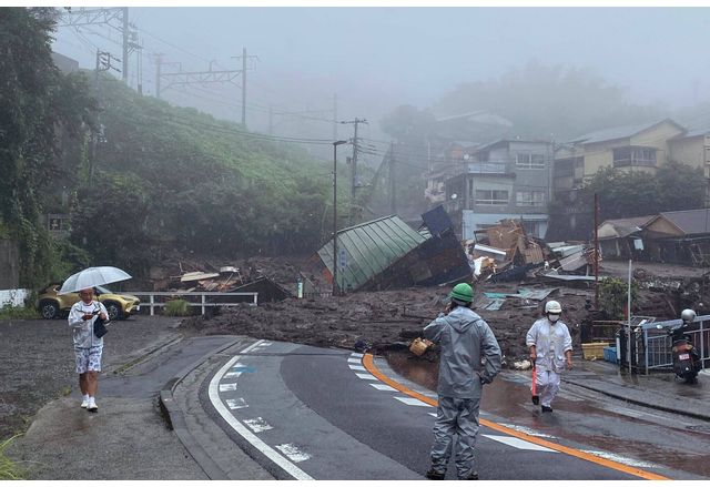 Калното свлачище в японския град Атами