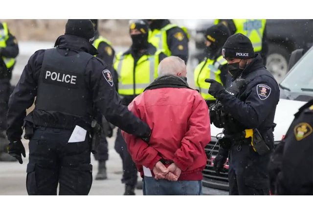Канадската полиция арестува протестиращи