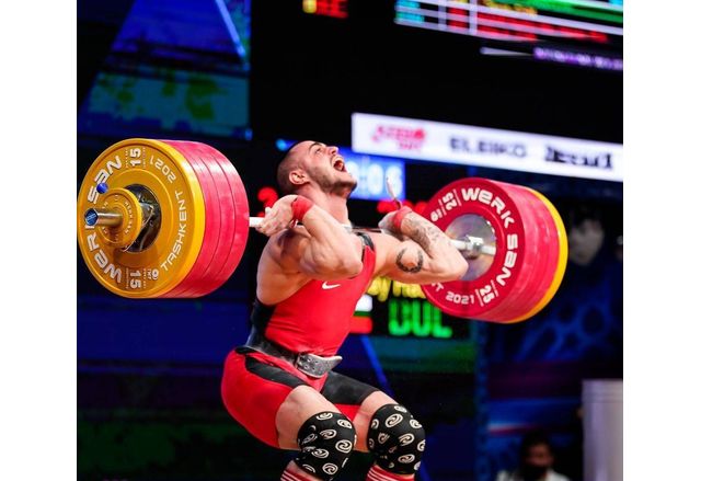 Световният и олимпийски шампион по вдигане на тежести Карлос Насар