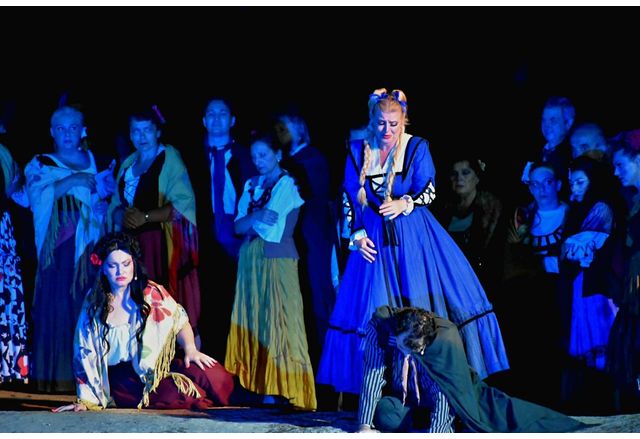 На 24 август от 20 30 часа на откритата сцена на тракийското