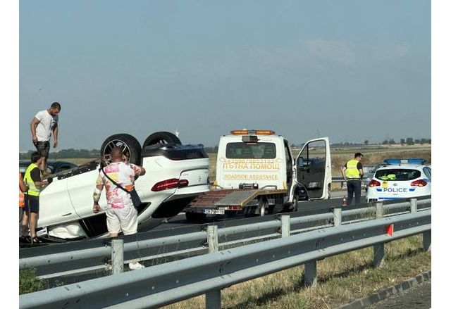 Катастрофа на 303 км в посока Бургас затруднява движението съобщи