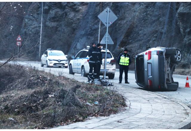 Двама души са загинали а 16 са ранени при 13