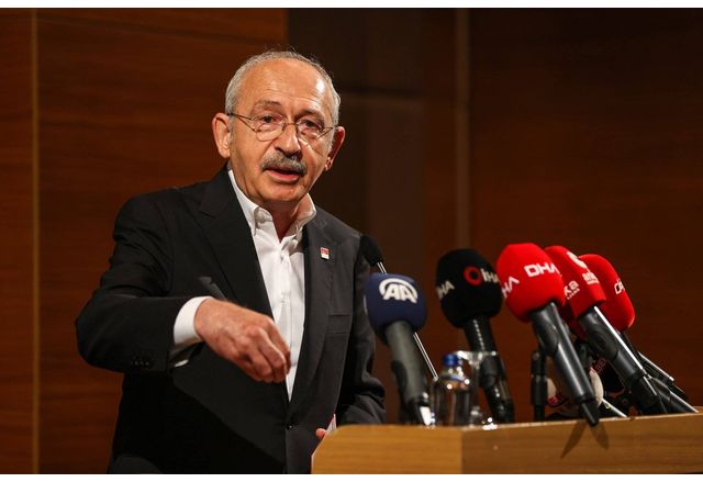 Кемал Кълъчдароглу лидерът на опозицията в Турция който се надява