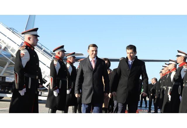 Кирил Петков пристигна в Скопие съобщиха от правителствената пресслужба На