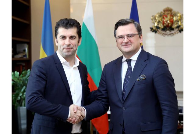 Премиерът Кирил Петков проведе среща с министъра на външните работи