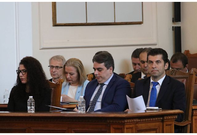 Кирил Петков и министри от неговото правителство