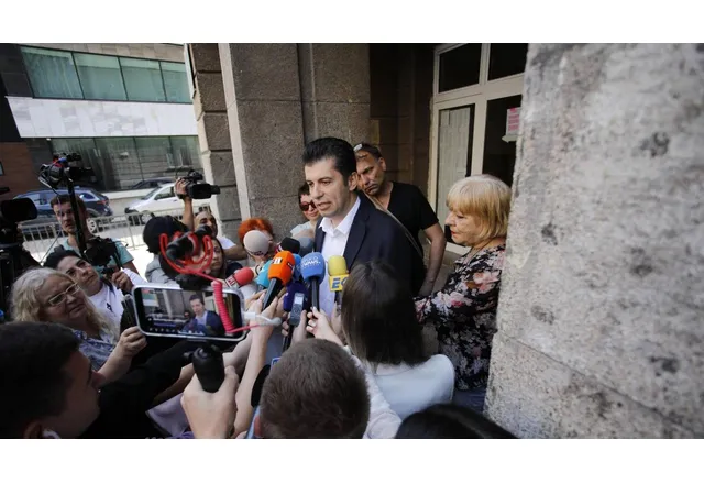 Лидерът на Продължаваме промяната Кирил Петков трябва да се яви