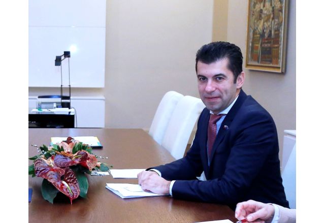 Министър председателят Кирил Петков проведе телефонен разговор с президента на