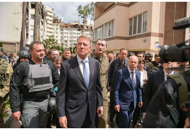 Президентът на Румъния Клаус Йоханис призова руските военнопрестъпници да бъдат