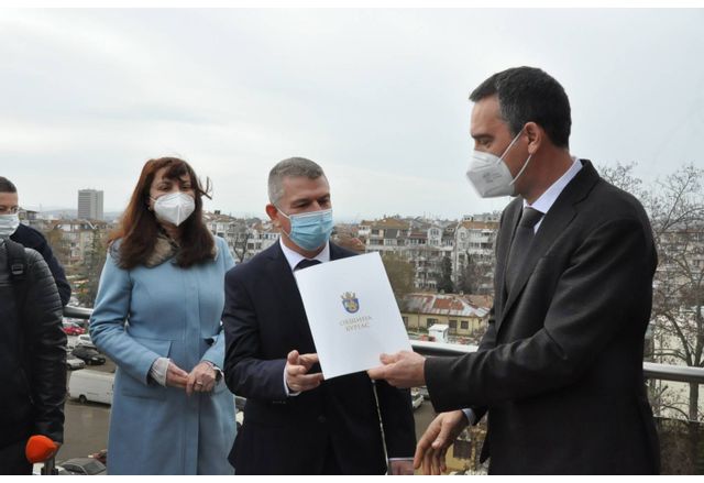 Кметът Димитър Николов благодари на управителя на КОЦ – Бургас и всички служители в Ковид отделението