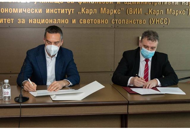 Кметът Димитър и ректорът проф. д-р Димитър подписват меморандум за сътрудничество