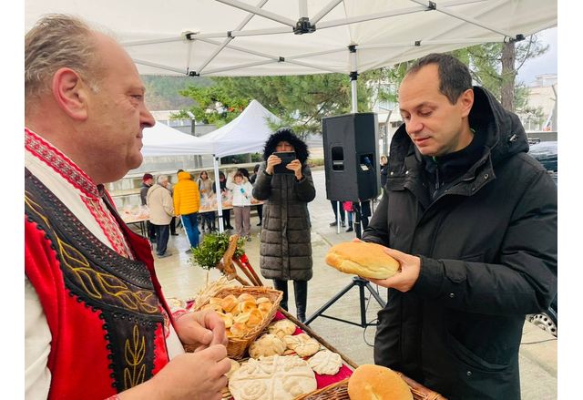Скъпи врачани Всяка изминала година е урок Всяка нова година е