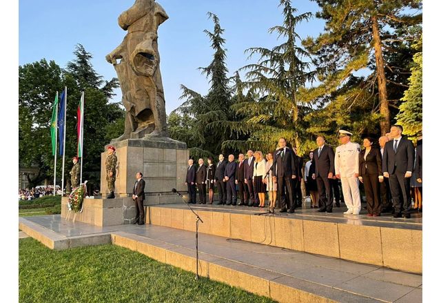 Кметът Каменов даде началото на тържествения митинг-заря