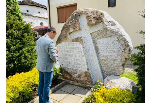 Във Враца почетоха паметта на жертвите от наводнението на 1