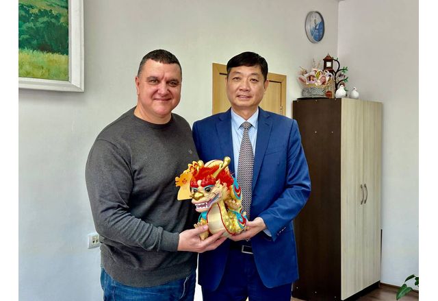 Кметът на Оряхово посрещна Хонг Хай - директор на Китайски културен център