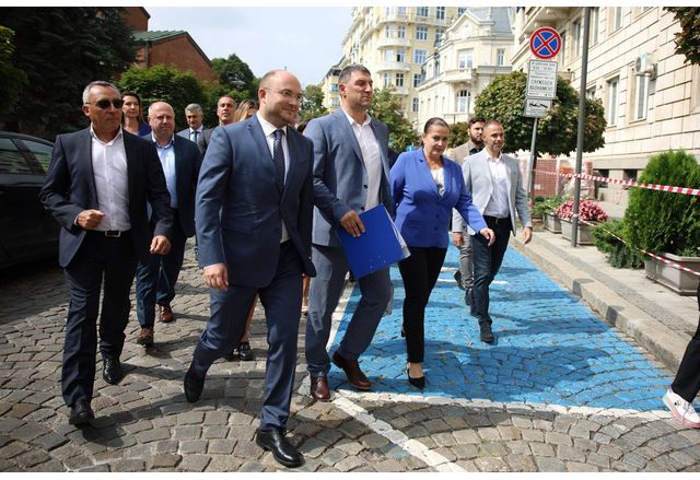 Коалицията ГЕРБ-СДС се регистрира за предстоящите местни избори в София
