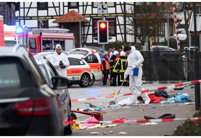 Кола се вряза в карнавал в Белгия, има поне 6 жертви