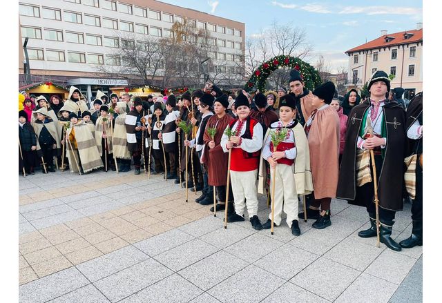Коледари благословиха за здраве жителите на Враца