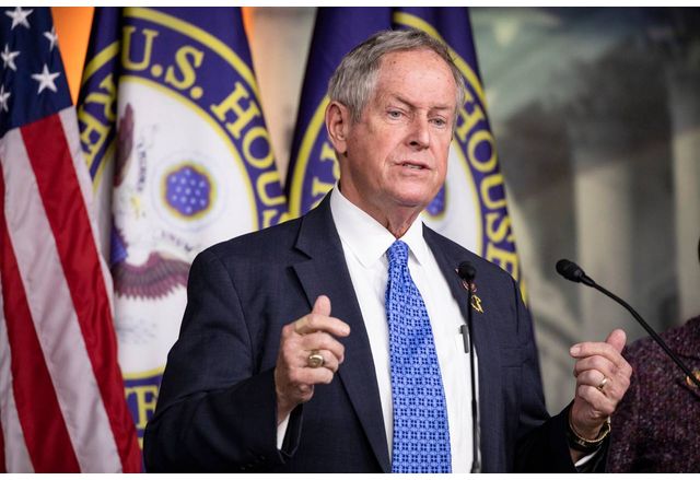 Джо Уилсън конгресмен от Републиканската партия и член на Комисията