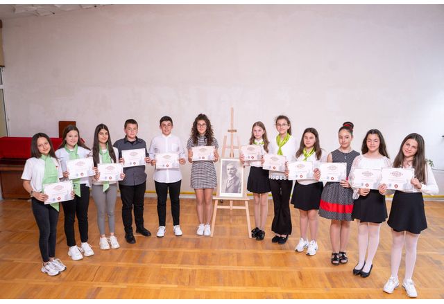 В Мездра наградиха призьорите в четвъртото издание на Общинския детски конкурс рецитал на Вазови творби 