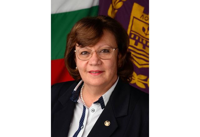 Корнелия Маринова, кмет на Община Ловеч