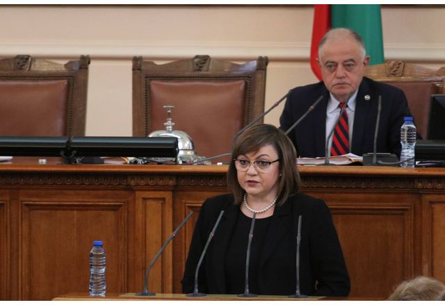 Лидерът на БСП Корнелия Нинова поиска яснота от ПП ДБ