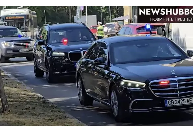 Президентът Румен Радев се появи с впечатляващ кортеж по време