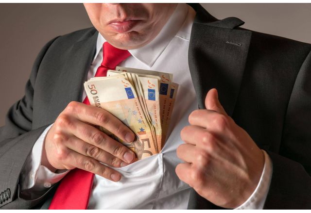 Противно на преобладаващото обществено мнение че корупцията е проблем номер