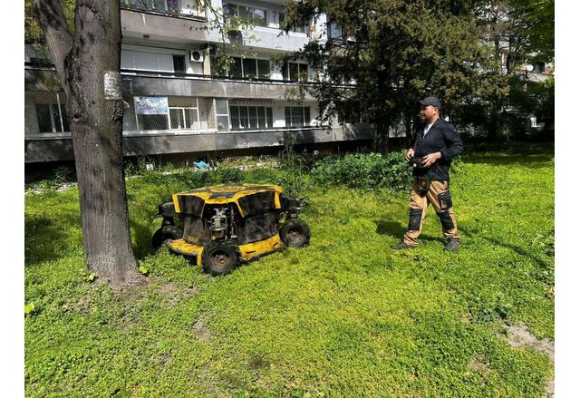 Косачка робот вече коси зелените площи в Асеновград