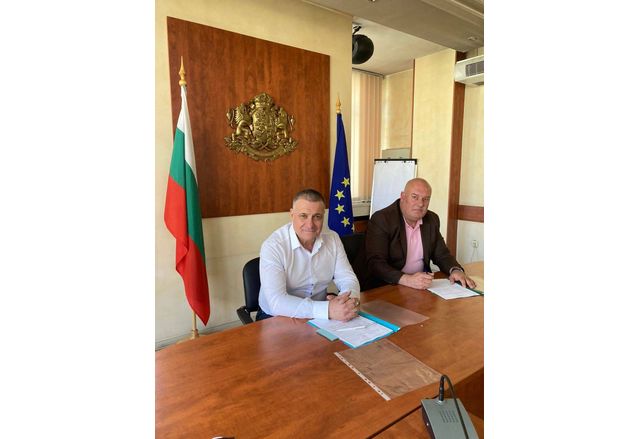 Д-р Коев подписа две нови споразумения с МРРБ за улична инфраструктура във Велинград