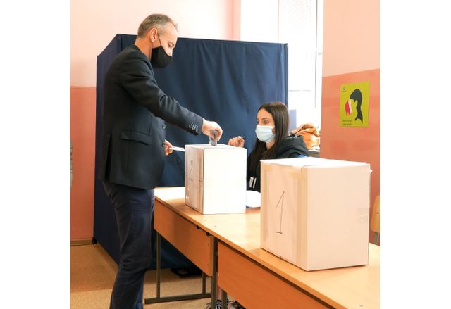 Красимир Вълчев гласува