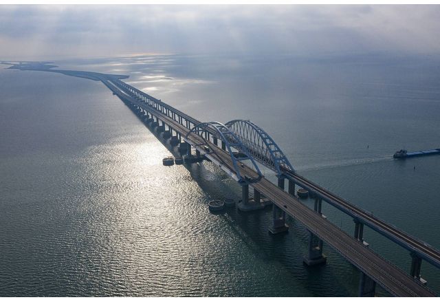 Владимир Путин може да спаси Кримския мост от разрушаване ако