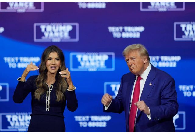 Кристи Ноем и Доналд Тръмп