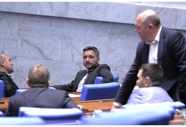 Единственият шанс БСП да излезе достойно от създалата се ситуация