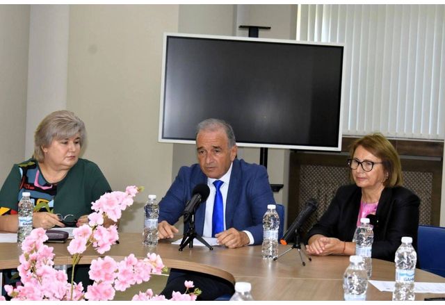 В първия ден от септември кметът на община Асеновград д р