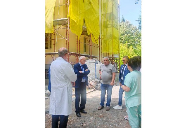 Министърът на здравеопазването доц д р Силви Кирилов дм посети Държавната