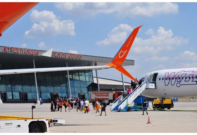 Служителите на Летище Пловдив ЕАД са в стачна готовност заради