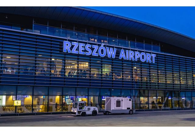 Полша временно затвори летищата в Жешов и Люблин след като