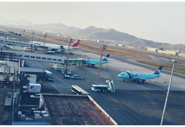 Летището в Кабул