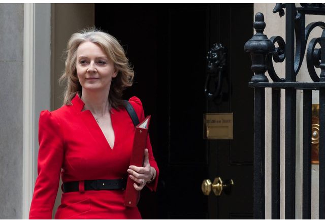 Министър председателката на Обединеното кралство Лиз Тръс обяви че подава оставка