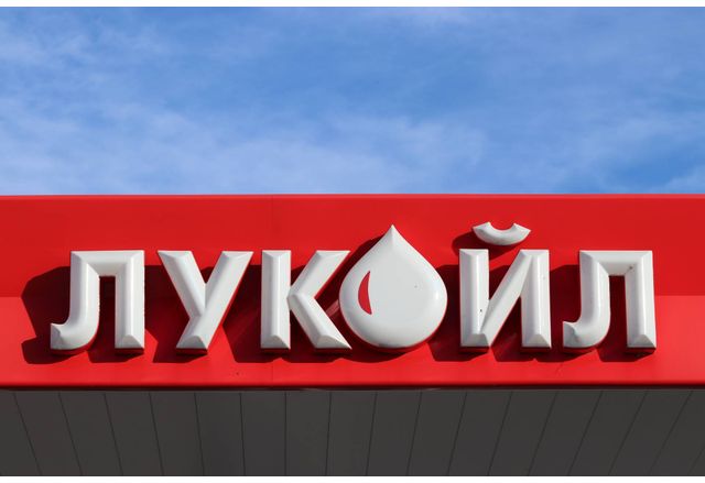 Руската петролна компания Лукойл опровергава твърденията за доставка на горива