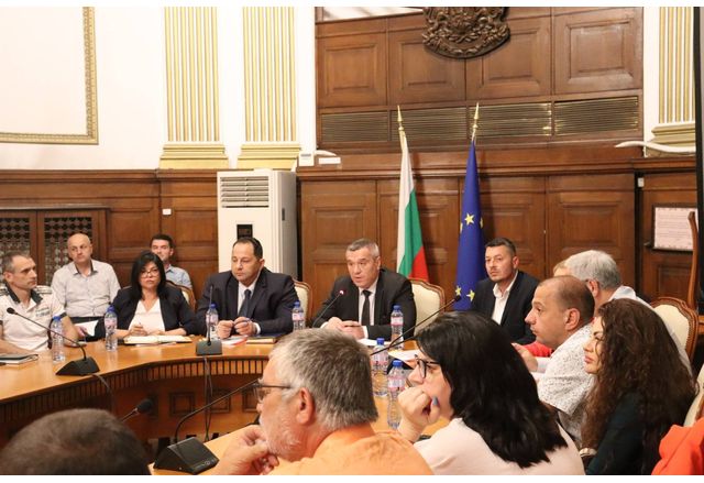 При случаи на констатирано заболяване на животни заради установено огнище