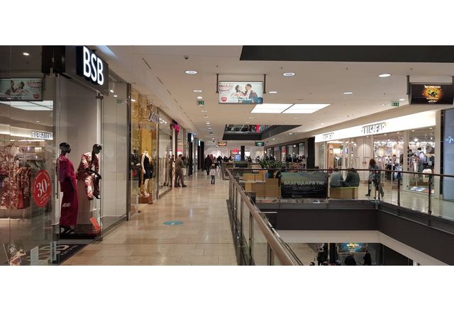 Отново бой в търговски център Този път ученички се сбиха