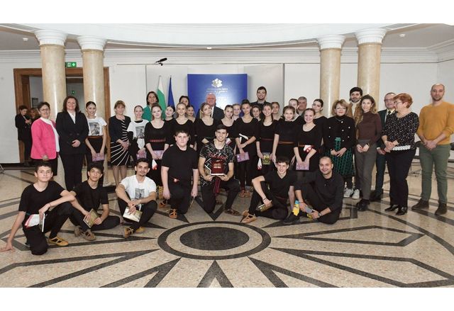 Интегративен урок по български танци английски език биология и здравно