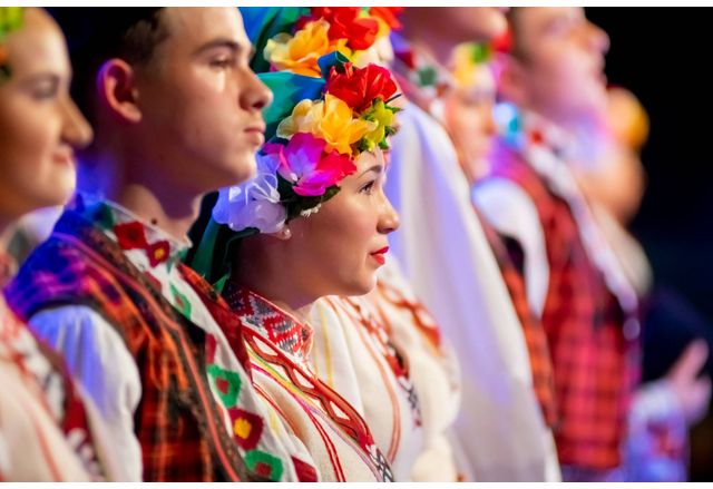 Магията на българския фолклор оживя в НДК за 75-годишния юбилей на Ансамбъл "Мездра"