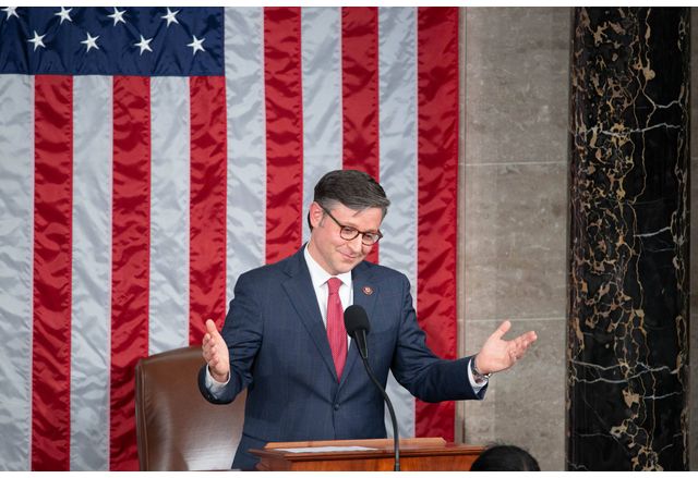 В Съединените щати с 218 гласа за и 215