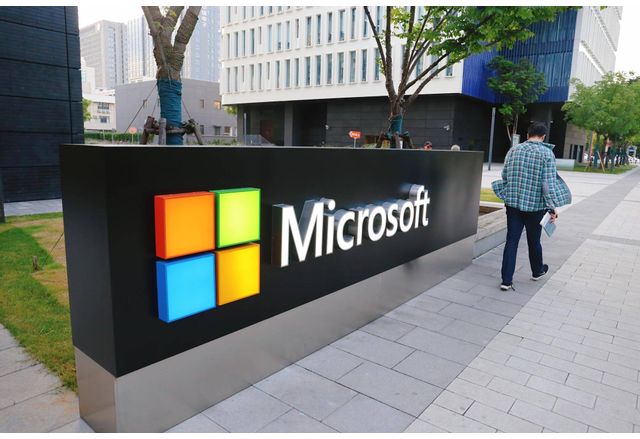 Компанията Майкрософт обяви че ще върне своите служители на работа