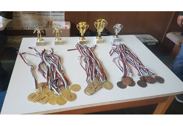 Медали за победителите в общинското първенство по борба в Ловеч