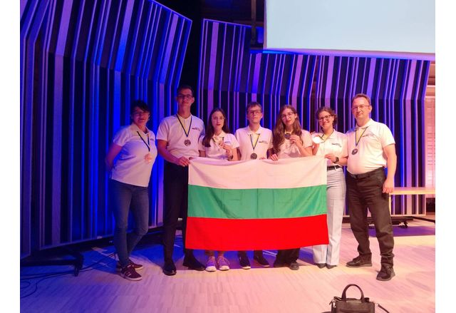 Български ученици завоюваха бронзови медали на Международния турнир на младите